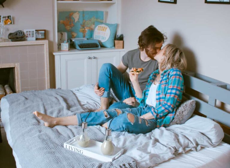 juegos sexuales, palabras dulces, cosas nuevas y exitantes, roles y juguetes